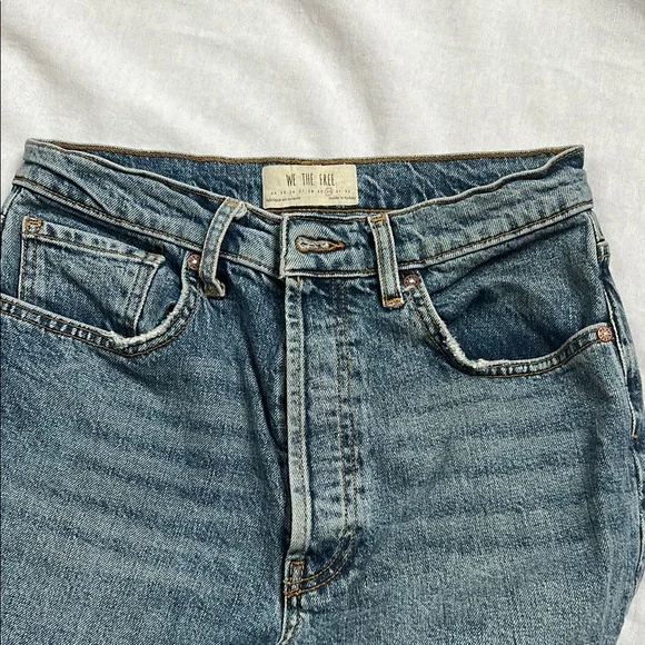Free People’s We The Free Blue Ankle Cropped  with Classic Medium Wash Size 30 - Picture 2 of 7